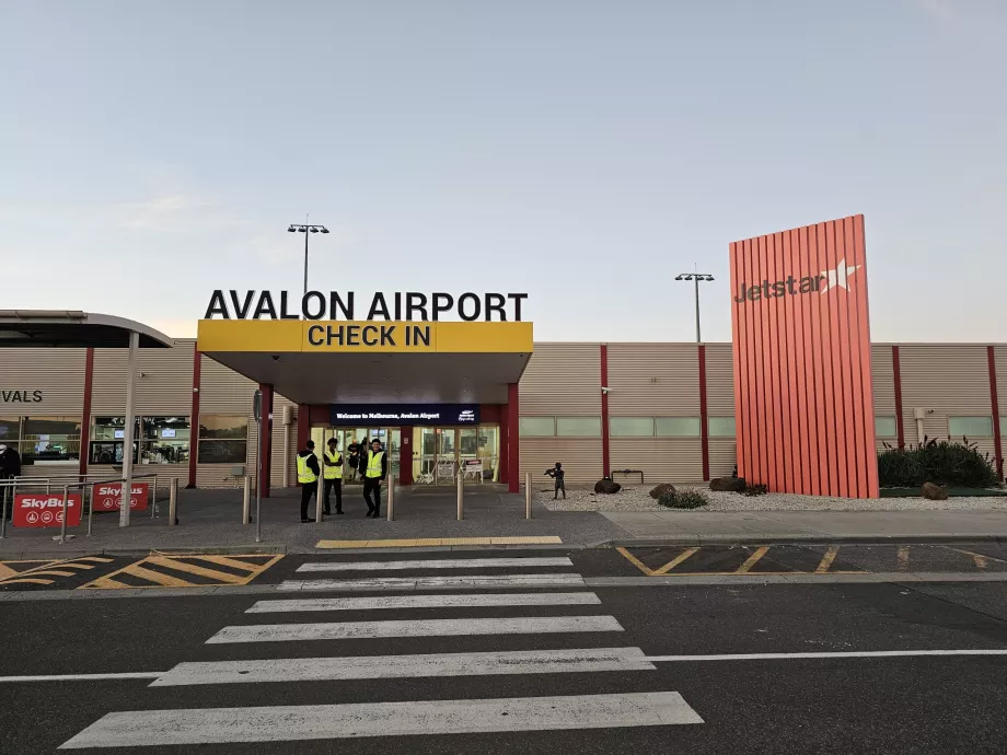 Avaloni lennujaama väljuvate lendude terminal