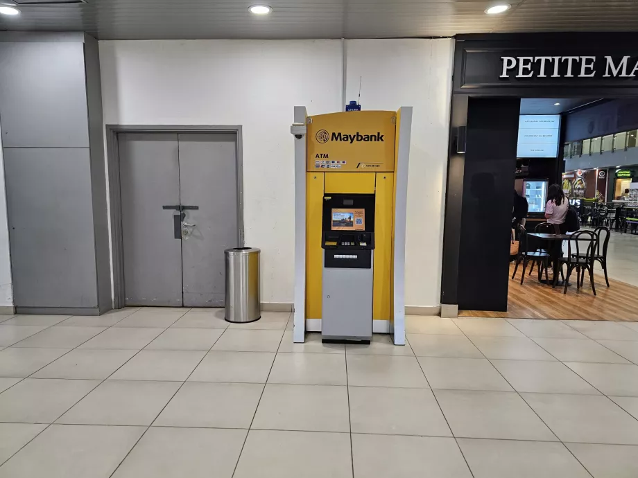 Avalikus ruumis asuv sularahaautomaat
