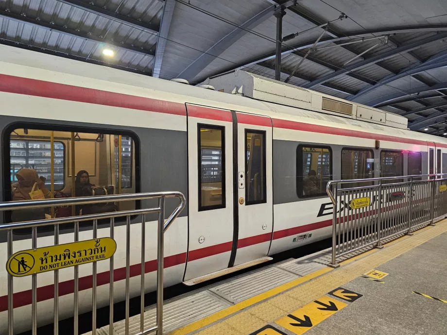 Metrooplatvorm Bangkoki kesklinnas