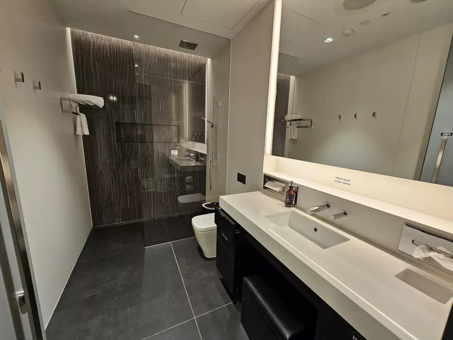 Dušid, ANZ Lounge