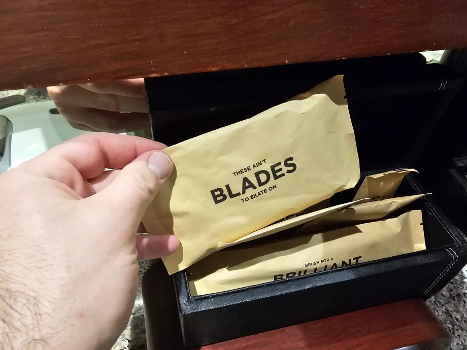 Vannitoas olev mugavuskomplekt